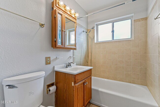 Building Photo - 5828 Sturgeon Dr