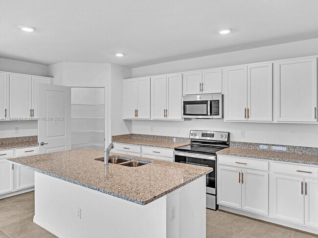 Building Photo - 2033 SW Castinet Ln