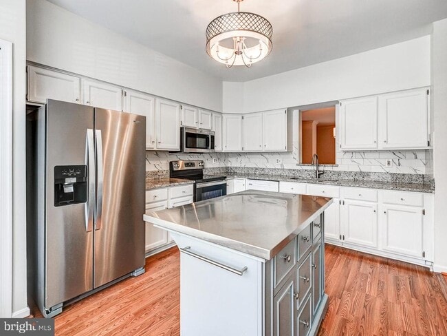 Building Photo - 29 Tenby Ct