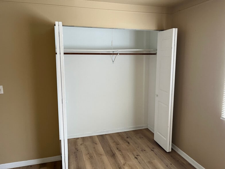 Building Photo - 7718 Wildwood Ct