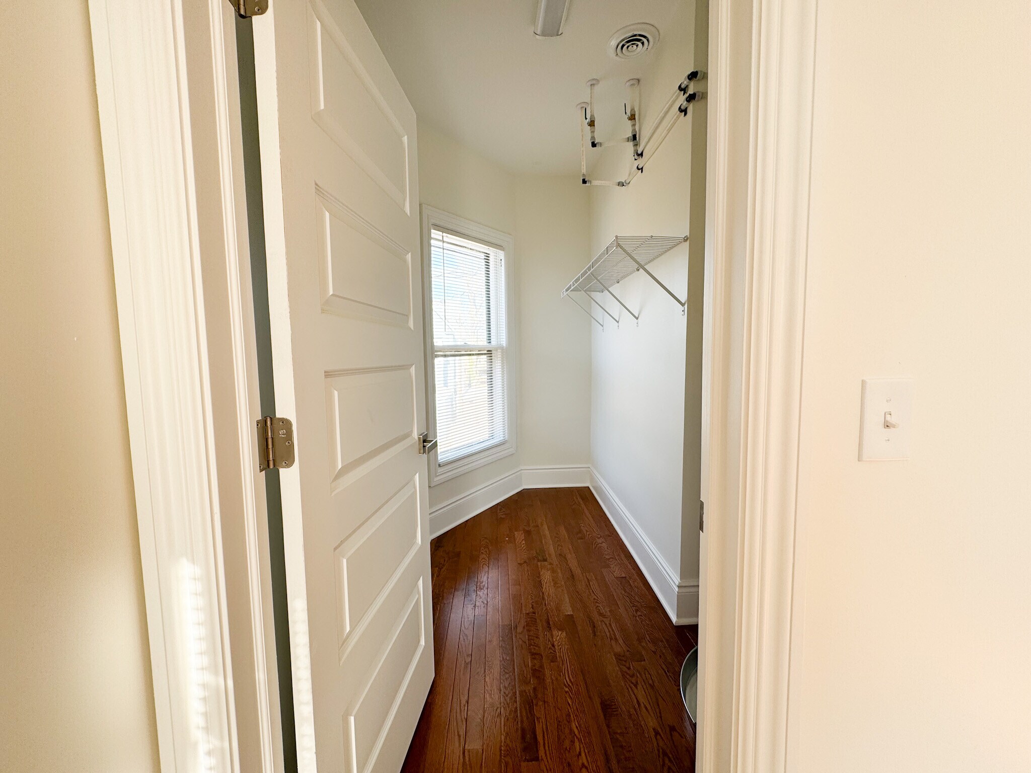 Building Photo - 446 Linwood Ave