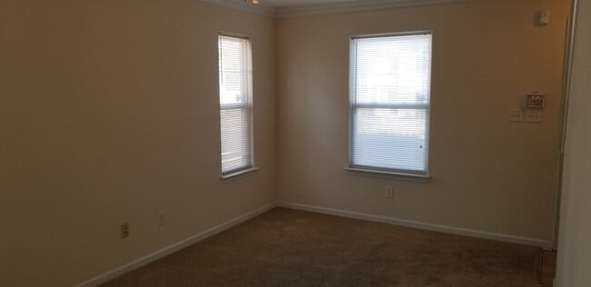 Building Photo - 3 Bedroom 2.5 Bath single family in Chesap...