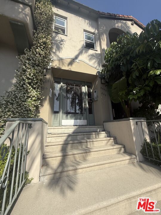 Building Photo - 444 N Curson Ave