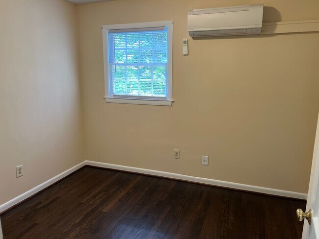 Building Photo - 717 Grove Ave