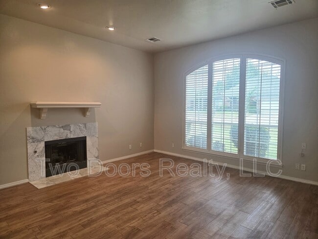 Building Photo - 13820 Oakmond Rd