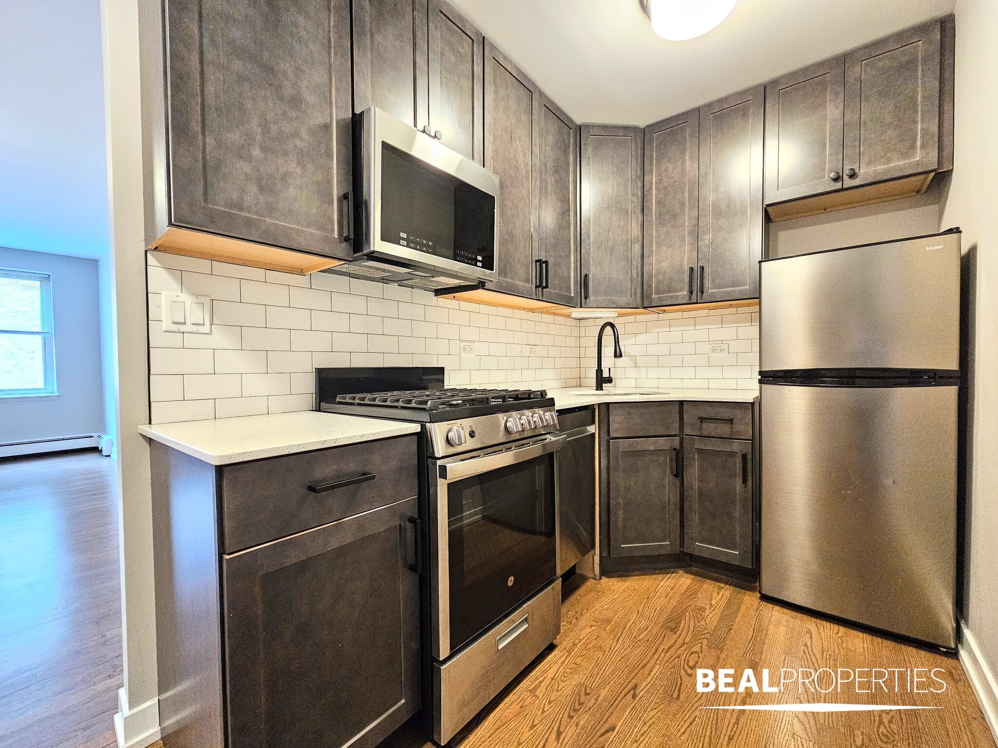 Building Photo - 524 W Oakdale Ave