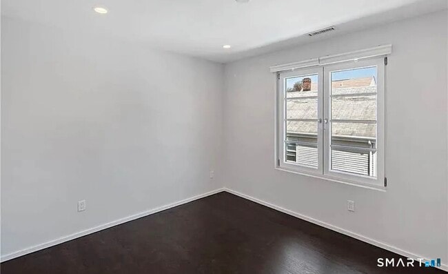 Building Photo - 24 Avery St