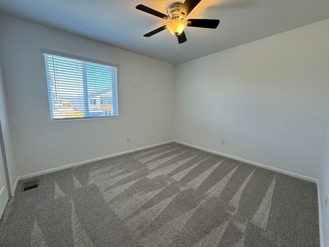 Building Photo - Newer 3 Bedroom plus loft in Paint Brush Hills
