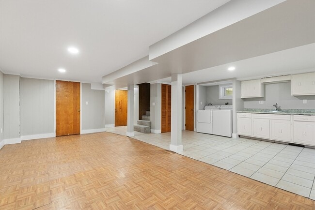 Building Photo - 16 Paulson Dr