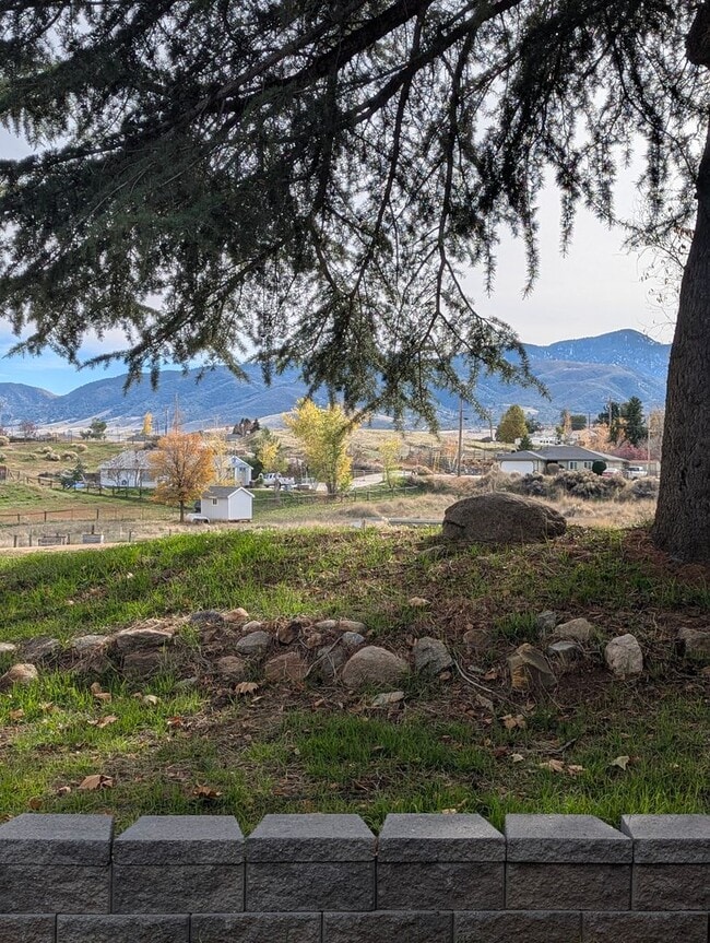 Building Photo - Spacious 2 story home located in West Golden Hills