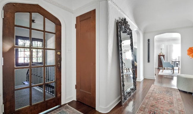 Building Photo - 1220 W 62nd St