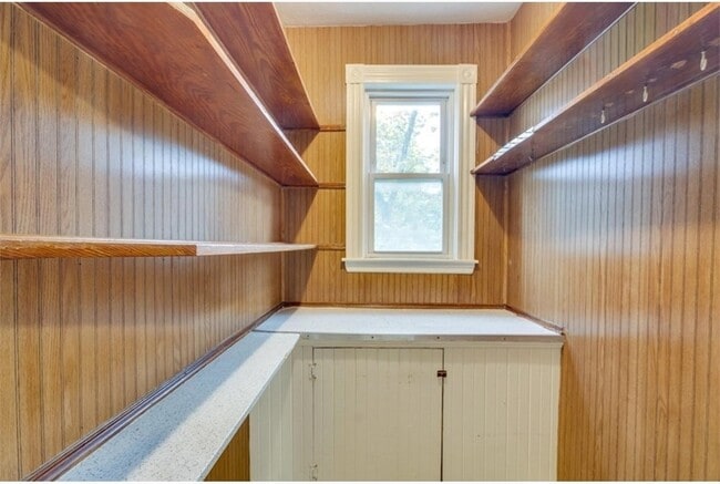 Building Photo - 37 Taft St