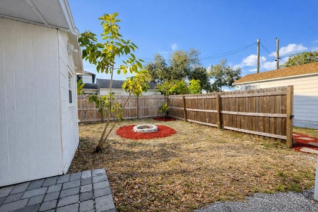 Building Photo - 4133 3rd Ave N