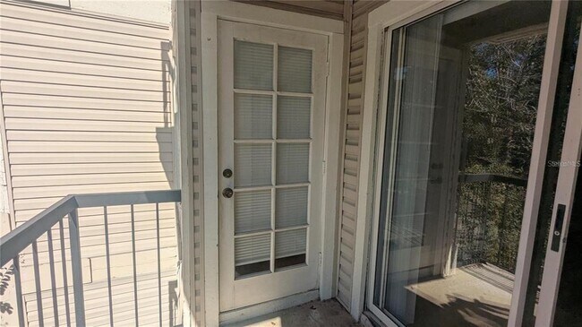 Building Photo - 1948 Lake Atriums Cir