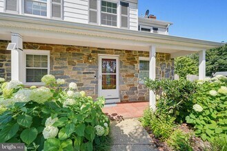 Building Photo - 16818 Briardale Rd