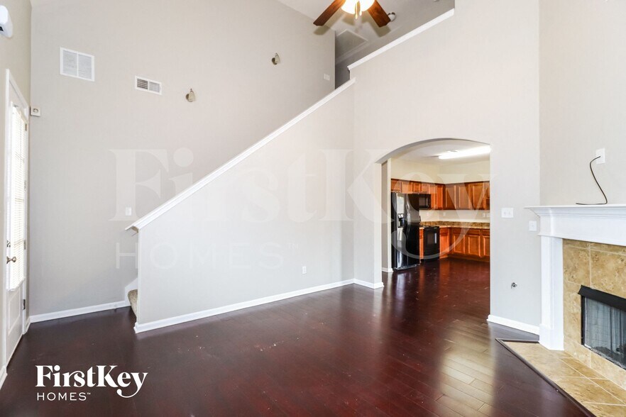 Building Photo - 4160 Bedford Valley Ln