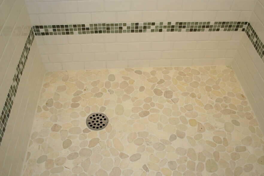 Building Photo - 831 Alandele Ave