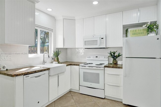 Building Photo - 3033 NE 20th Terrace