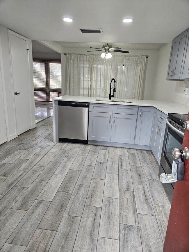 Building Photo - 5821 Windhover Dr