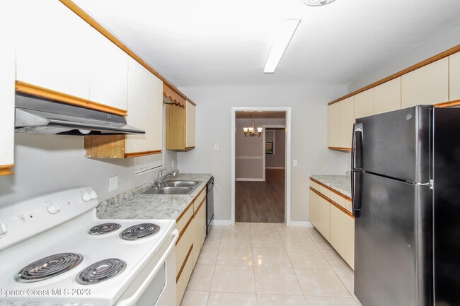 Building Photo - 472 Linda Ln