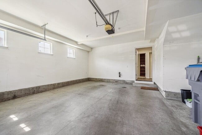 Building Photo - 16884 NW Shadow Hills Ln