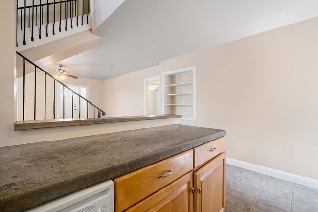 Building Photo - 937 E 52nd St