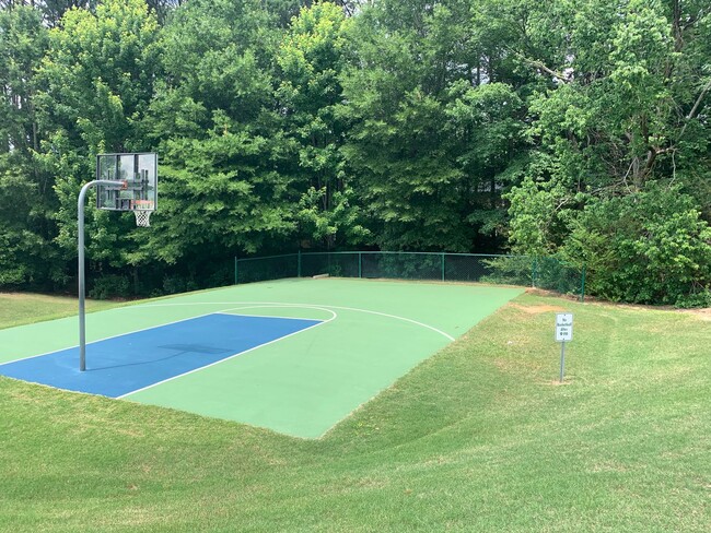 Building Photo - PRIME LOCATION, 3 Bedrooms Suites Apex TH Near HWY, Schools, Shops and Community Amenities!