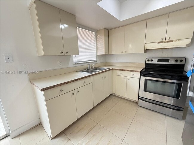 Building Photo - 5327 NW 27th St