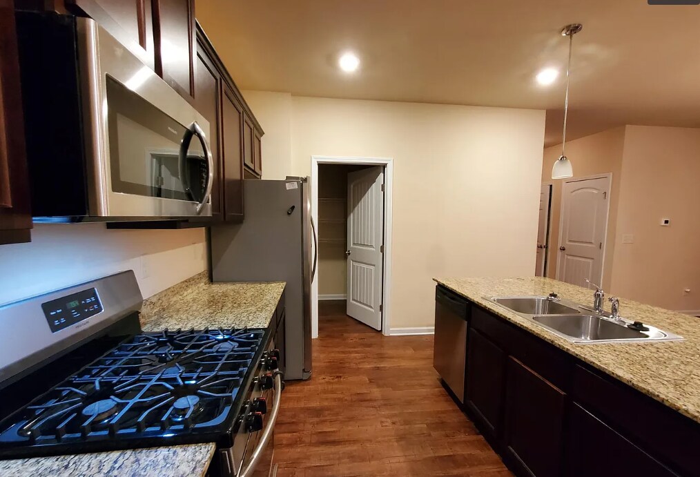 Building Photo - 79 Meadowlark Way