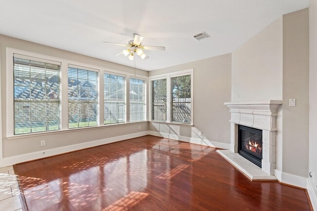 Building Photo - 16727 Sonoma Del Norte Dr