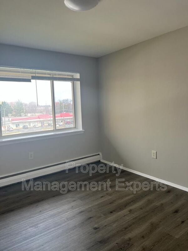 Building Photo - 2330-Glendale Terrace -C2