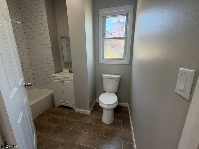 Building Photo - 37 Mapes Ave