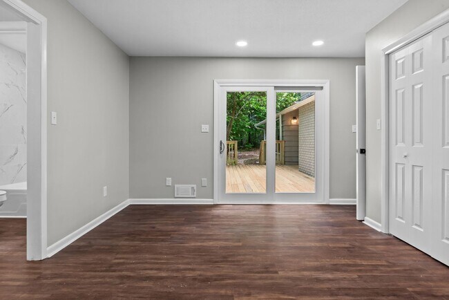 Building Photo - Charming Weatherly Woods Home with In-Law ...