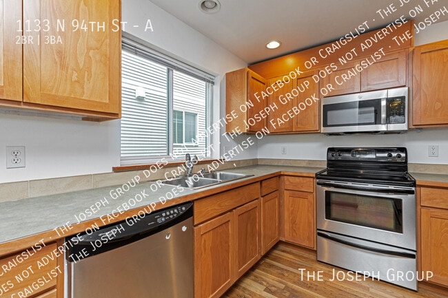 Building Photo - 1133 N 94th St
