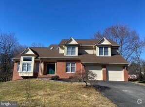 Building Photo - 10225 Clubhouse Ct