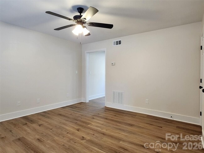 Building Photo - 315 Hamilton Dr NE