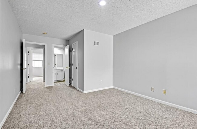 Building Photo - 14938 Riggs St