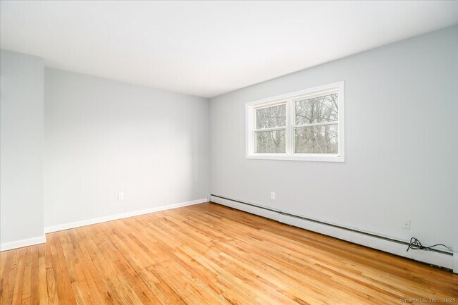 Building Photo - 32 Pleasant St