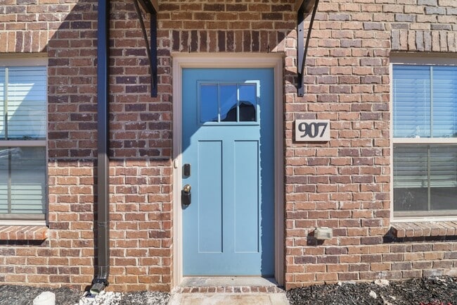 Building Photo - 1000 Henry Pl Blvd