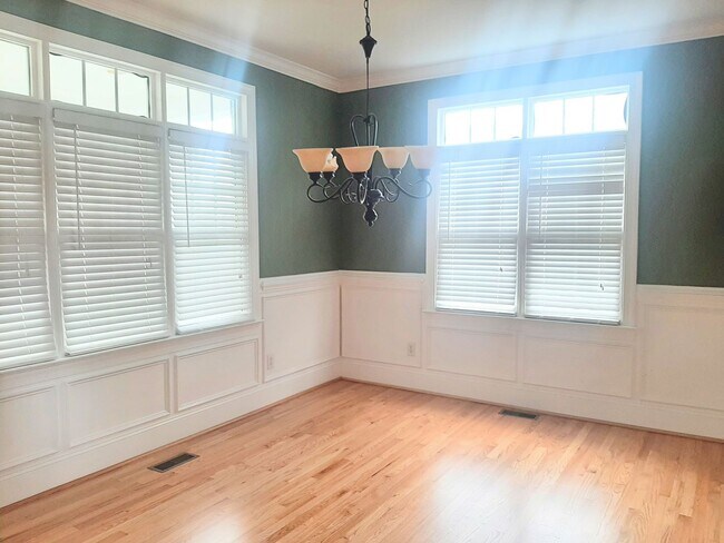 Building Photo - Beautiful 4 Bedroom Home in Chapel Hill