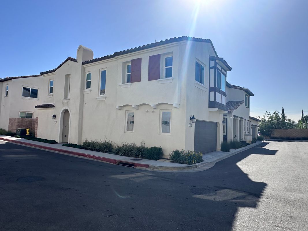 Building Photo - 335 S Carson Ct