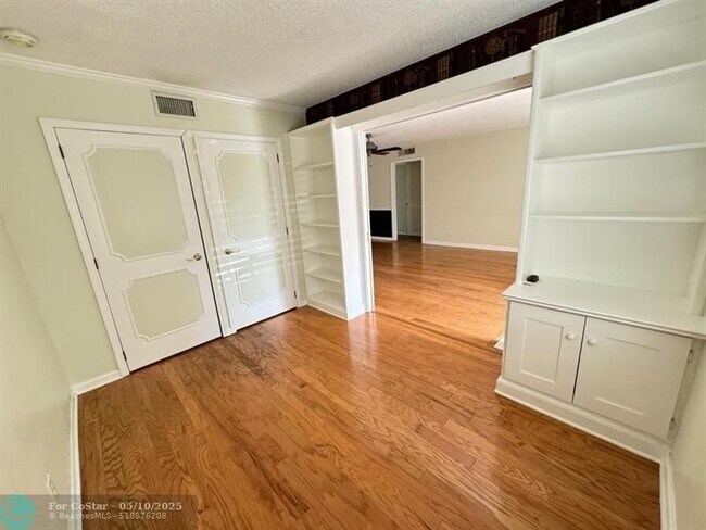 Building Photo - 3008 NW 69th Ct