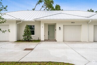 Building Photo - 2 Bedroom 2 Bath 1-Car Garage