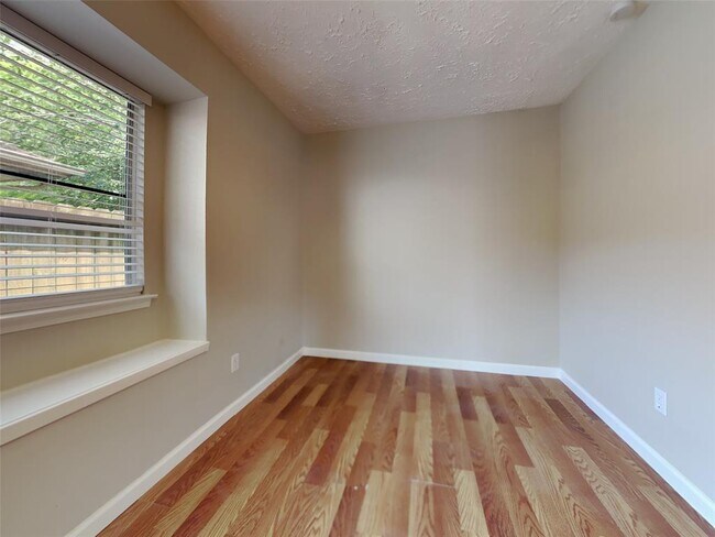 Building Photo - 2218 Barrington Pl Dr