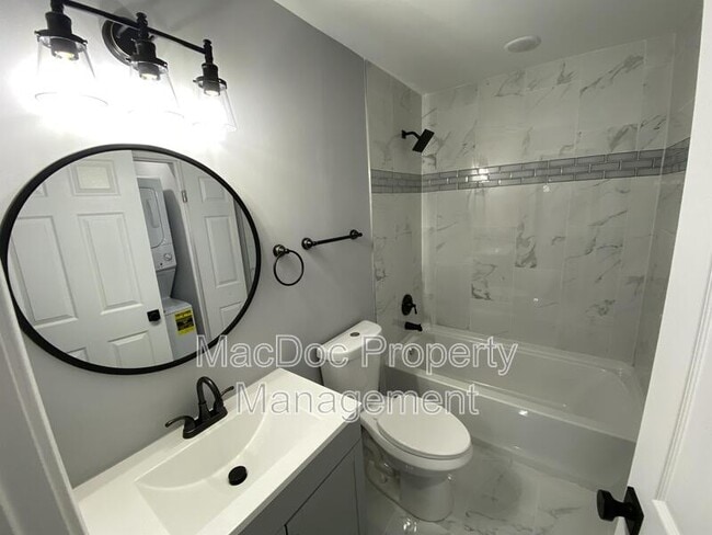 Building Photo - 210 Jett Dr