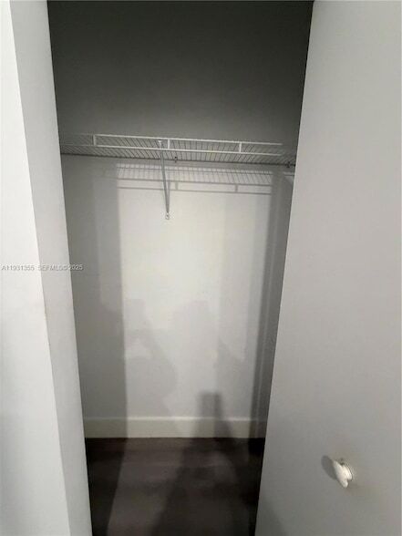 Building Photo - 853 E 24th St