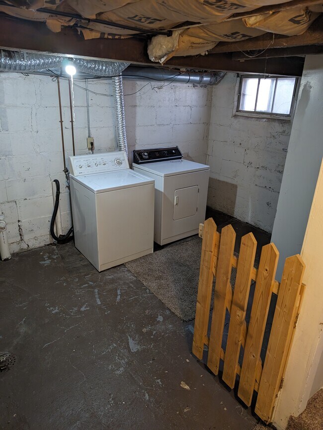 Utility / laundry room - 830 Y St