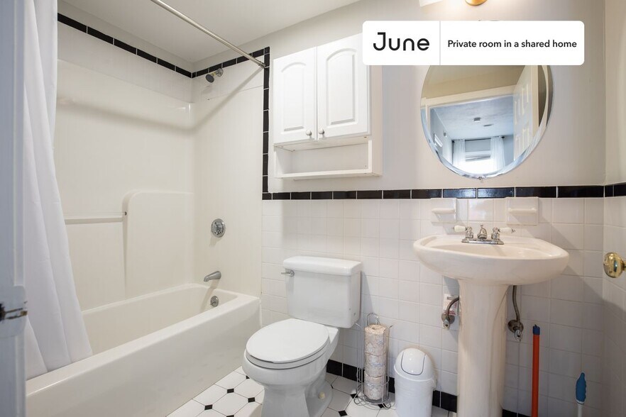 Building Photo - Room in Shared 4 bed/2 bath home
