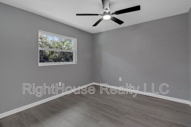 Building Photo - 315 Bayview St