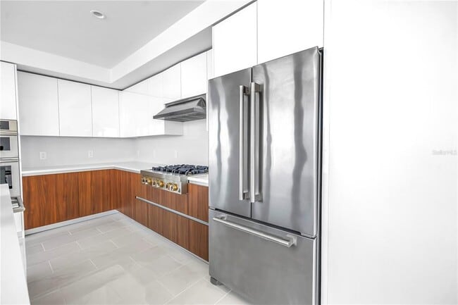 Building Photo - 400 Central Ave